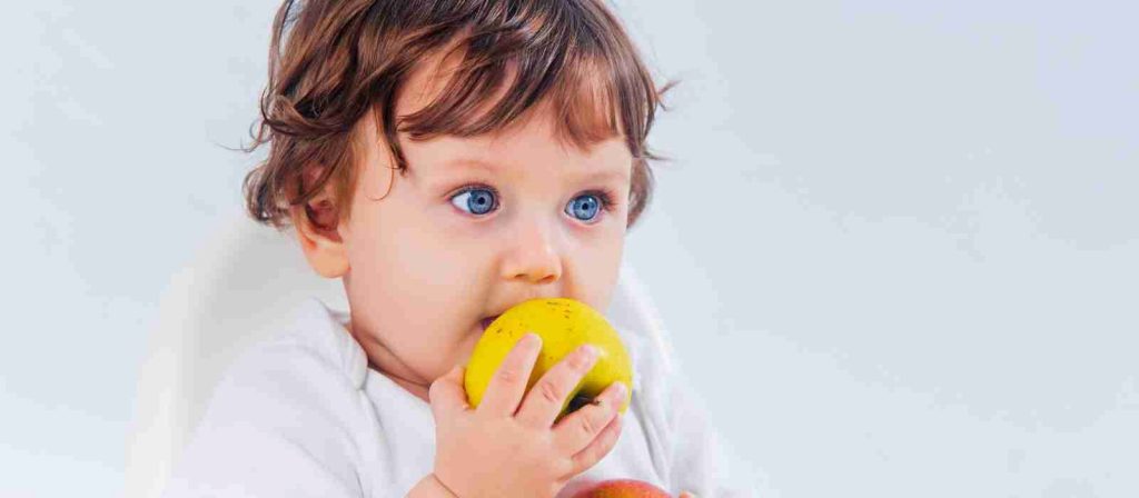 when-can-baby-eat-raw-apples-a-guide-for-parents-mommy-and-love