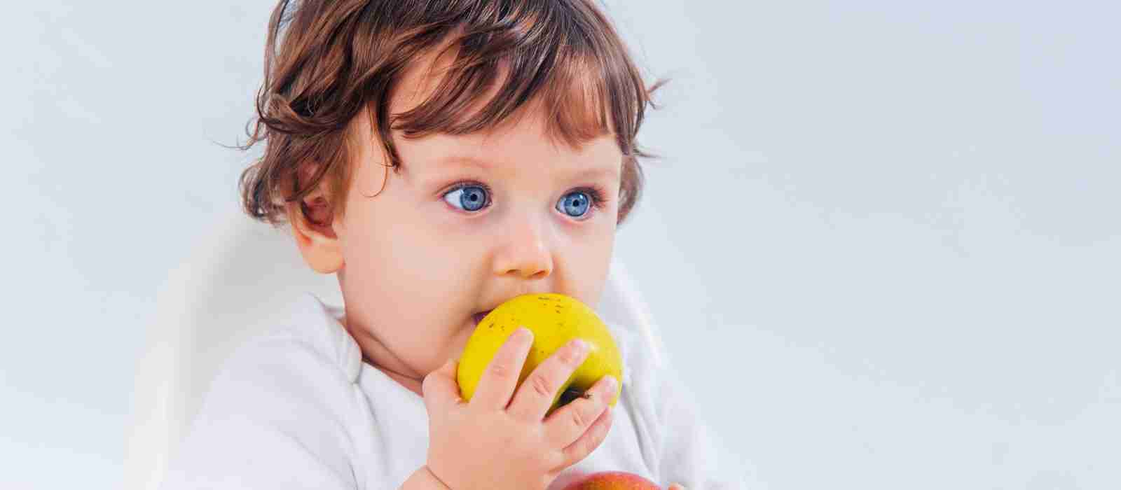 When Can Baby Eat Raw Apples