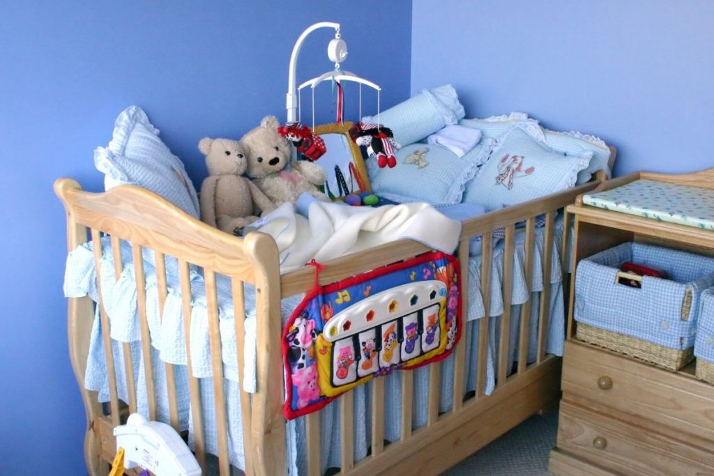 Mini Crib VS Full Size Crib Comparison Guide Mommy and Love